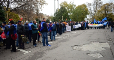 GALERIE FOTO / Proteste la Prefectură. Dumitru Costin, liderul BNS, a condus acțiunea de la Constanța - 2