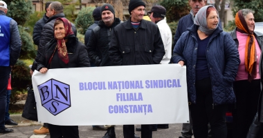GALERIE FOTO / Proteste la Prefectură. Dumitru Costin, liderul BNS, a condus acțiunea de la Constanța - 10