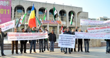 Stire din Politică-Administrație : Protest în fața Casei de Cultură