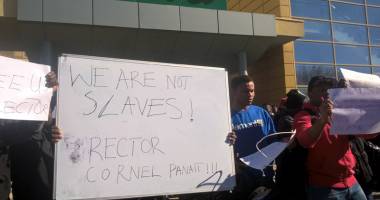 Studenții nigerieni de la UMC, protest împotriva hotelului Flora unde sunt cazați: "Nu suntem sclavi!" - 4