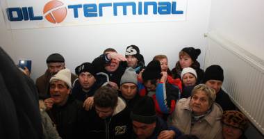 Galerie foto. Protestul angajaților din Oil Terminal a dus la demiterea consiliului de administrație - 12