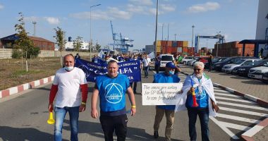 Protestul de la ușa companiei CSCT din portul Constanța a căpătat dimensiuni naționale - 2