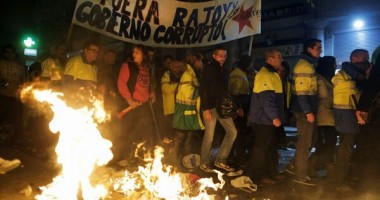 Stire din Actualitate : Protest al gunoierilor din Madrid contra disponibilizărilor
