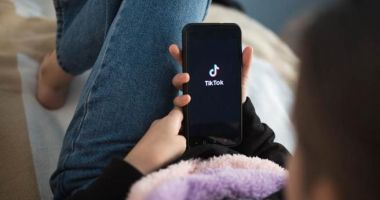 Stire din Social : O nouă provocare periculoasă pe TikTok! Medicii trag un mare semnal de alarmă