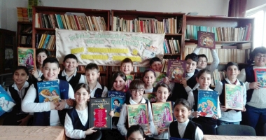 Stire din Cultură-Educație : Provocare la lectură. Cum ar rescrie elevii finalurile unor cărți