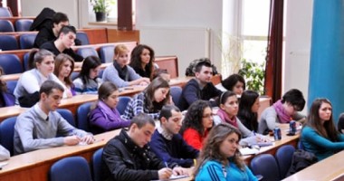 Stire din Cultură-Educație : Provocare pentru studenții economiști