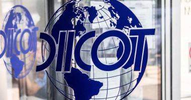 Stire din Eveniment : Opt presupuşi traficanţi de persoane şi proxeneţi, trimişi în judecată. Victimele, inclusiv minore, trimise să se prostitueze