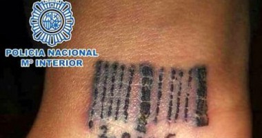 Stire din Actualitate : Proxeneți români arestați în Spania: își tatuau fetele cu coduri de bare