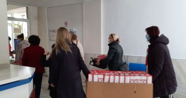 Organizaţia Femeilor Social Democrate Constanţa, mici atenţii pentru doamnele şi domnişoare medici şi asistente cu ocazia zilei de 8 Martie - 3