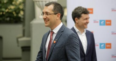 Stire din Politică-Administrație : Scandal politic major! PSD îi cere lui Vlad Voiculescu să explice cum a trăit cu 1000 de lei/lună