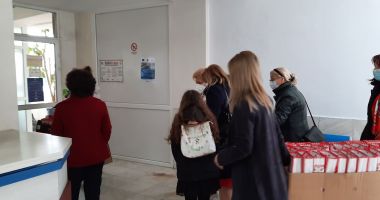 Organizaţia Femeilor Social Democrate Constanţa, mici atenţii pentru doamnele şi domnişoare medici şi asistente cu ocazia zilei de 8 Martie - 2