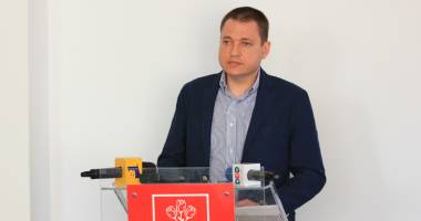 Stire din Politică-Administrație : "Retragerea lui Ponta, un gest responsabil"