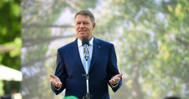 Stire din Politică-Administrație : Klaus Iohannis, criticat pentru amânarea  ședinței CSAT