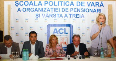 Stire din Politică-Administrație : Andreea Paul, declarații la Mamaia: "PSD minte că am tăiat pensiile"