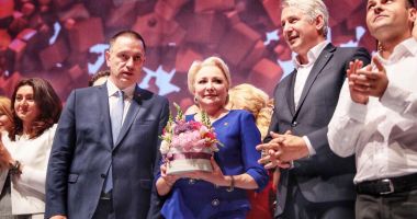 Stire din Politică-Administrație : Viorica Dăncilă, primul președinte femeie al PSD. "Voi duce partidul spre victorie!"