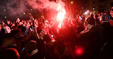 Stire din Actualitate : Sute fani ai echipei PSG au fost arestați în urma altercațiilor, după victoria echipei în Champions League