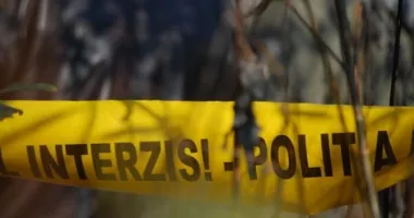 Stire din Eveniment : Un psiholog de 53 de ani a murit după ce a căzut de la etajul unui bloc din București