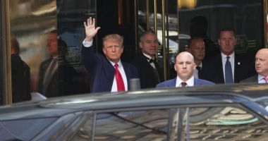 Stire din Actualitate : Donald Trump s-a predat oficial autorităților. El devine primul președinte acuzat penal din istoria SUA