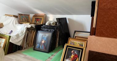 Stire din Eveniment : 2000 de tablouri, ceasuri și poșete de lux au fost găsite la generalul Cătălin Zisu, în urma perchezițiilor DNA
