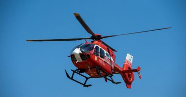 Stire din Eveniment : Autoturism răsturnat în localitatea Istria. A intervenit elicopterul SMURD