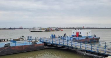 Stire din Eveniment : Traficul prin vama Isaccea este suspendat temporar din cauza atacurilor de azi noapte