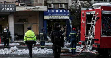 Explozie urmată de un incendiu puternic, în centrul Atenei