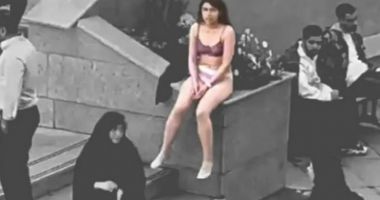 Stire din Actualitate : Studentă arestată, pentru că s-a dezbrăcat în fața universității