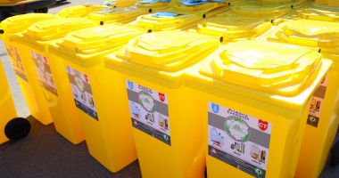 Stire din Social : Distribuirea pubelelor continuă în alte zone ale orașului