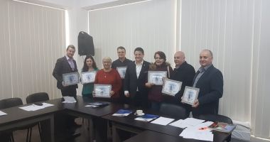 Stire din Economie : Publicul și ziariștii au botezat un velier. I-au dat frumosul nume "Speranța"