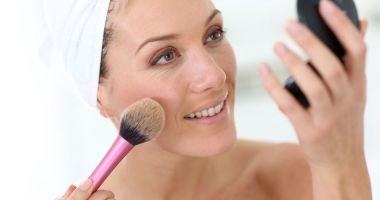 Stire din Sănătate : Este pudra de talc din produsele de înfrumusețare periculoasă?