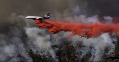 Stire din Actualitate : Ce este pudra roz pulverizată de avioane deasupra metropolei Los Angeles