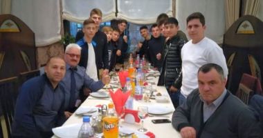 Stire din Sport : Pugiliștii de la CS Farul, răsplătiți cu cadouri de Moș Crăciun