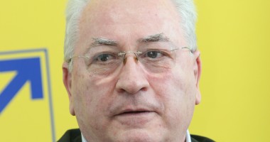 Stire din Politică-Administrație : Puiu Hașotti: Cu Sorina Plăcintă am discutat dinaintea moțiunii de cenzură