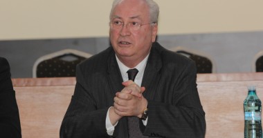 Stire din Politică-Administrație : "Dormiți pe o bancă în Gara de Nord dacă sunteți deranjați că afectați bugetul"