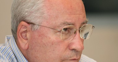 Stire din Politică-Administrație : Liderul senatorilor PNL, Puiu Hașotti, speră în relansarea dialogului autentic în Parlament