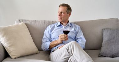 Stire din Sănătate : Consumul de alcool și tutun influențează pulsul inimii, crescând valorile acestuia