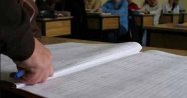 Stire din Eveniment : Punea note în loc de absenţe! Iată ce a păţit cadrul didactic