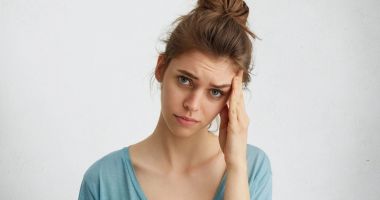 Stire din Sănătate : Pliculețele de ceai care conțin cofeină vă ajută să scăpați de cearcăne și pungile de sub ochi