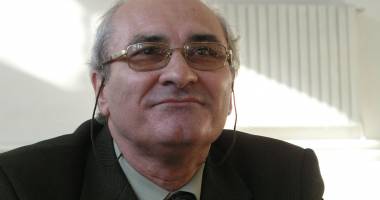 Stire din Eveniment : Fost inspector școlar din Constanța, judecat pentru complicitate la dare de mită
