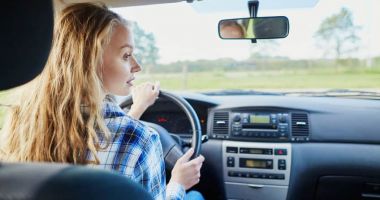 Stire din Eveniment : Tânără fără permis de conducere, prinsă beată în timp ce gonea pe străzile Constanței