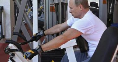 Stire din Actualitate : Noua mișcare de imagine. Vladimir Putin trage de fiare