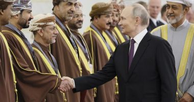 Stire din Actualitate : Alertă la Kremlin. Membrii unei delegații străine au vrut să intre cu un pumnal la întâlnirea cu Putin