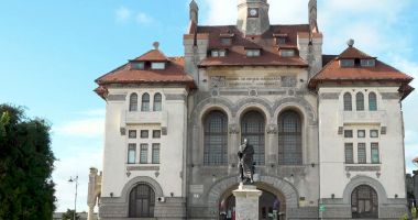Stire din Cultură-Educație : Povestea statuii lui Ovidius
