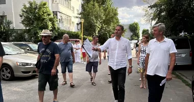 Viceprimarul Costin Răsăuțeanu, alături de locuitorii de la CET. Cetățenii vor modernizarea zonei - 3