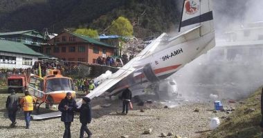 Accident aviatic în apropierea Muntelui Everest. Trei persoane au murit