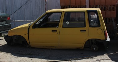 Stire din Eveniment : Poliția Locală ridică mașini