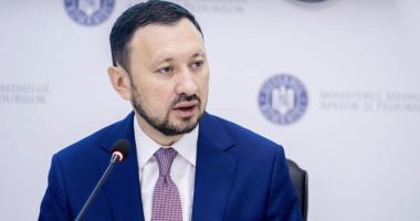 Stire din Economie : Ministrul Fechet spune că doreşte ca mare parte a sumei programului Rabla la tractoare să rămână în România