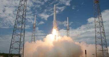SpaceX a readus pe Terra prima treaptă a rachetei Falcon 9
