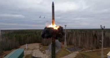 Stire din Actualitate : Putin face exerciții nucleare după ce întâlnirea cu Trump s-a anulat