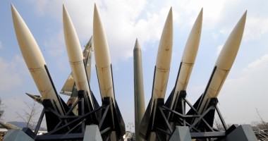 Stire din Actualitate : "Polonia trebuie să se arate fermă în fața Rusiei. Ar trebui să luăm cu chirie arme nucleare"